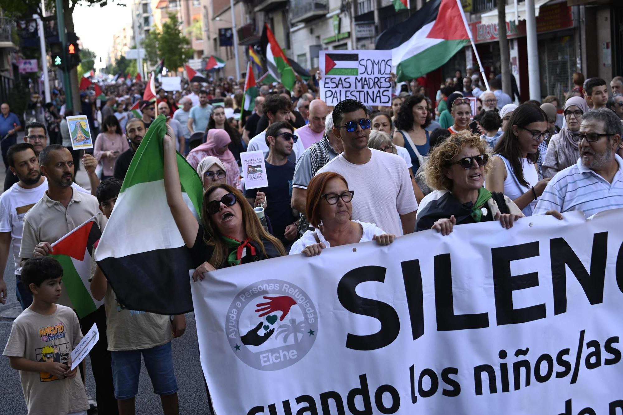 Así ha sido la multitudinaria manifestación para exigir la libertad de Palestina en Elche