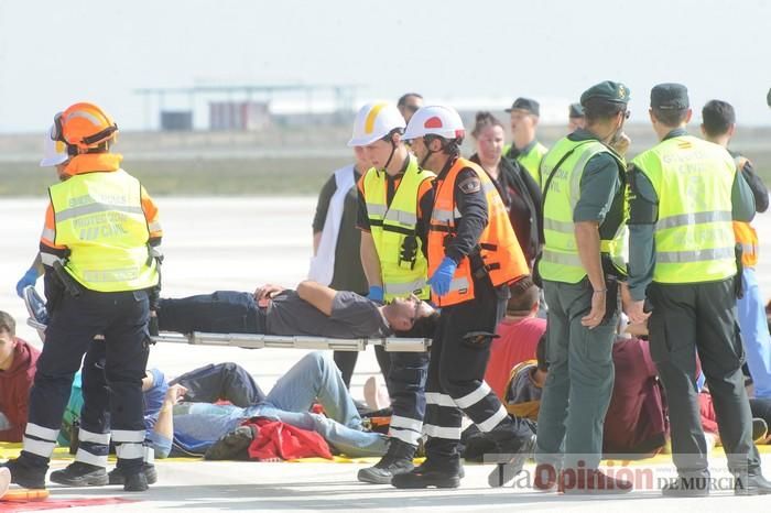 Simulan un accidente aéreo en aeropuerto