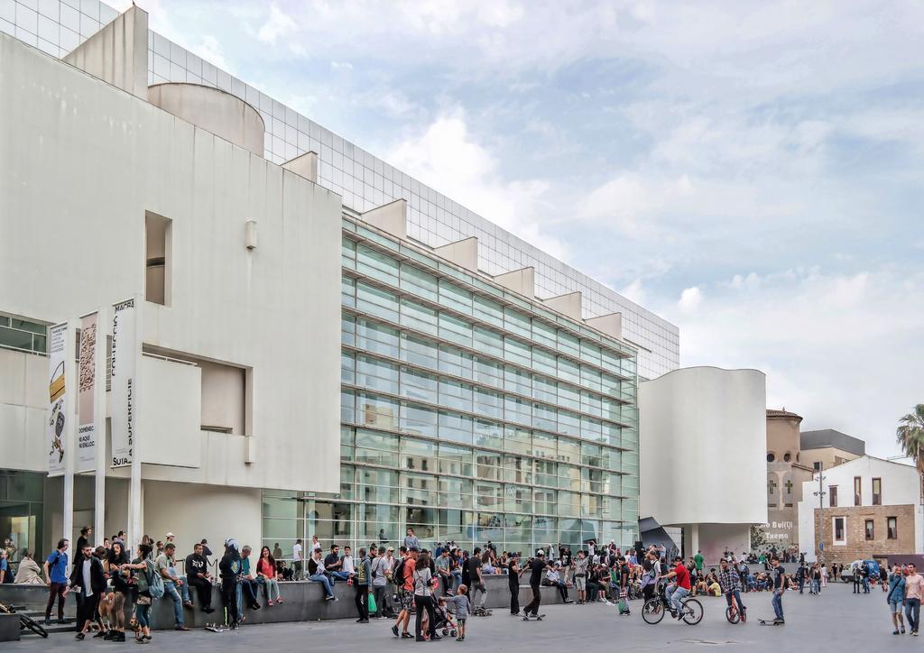 El MACBA es el sitio elegido por los skaters para patinar en Barna