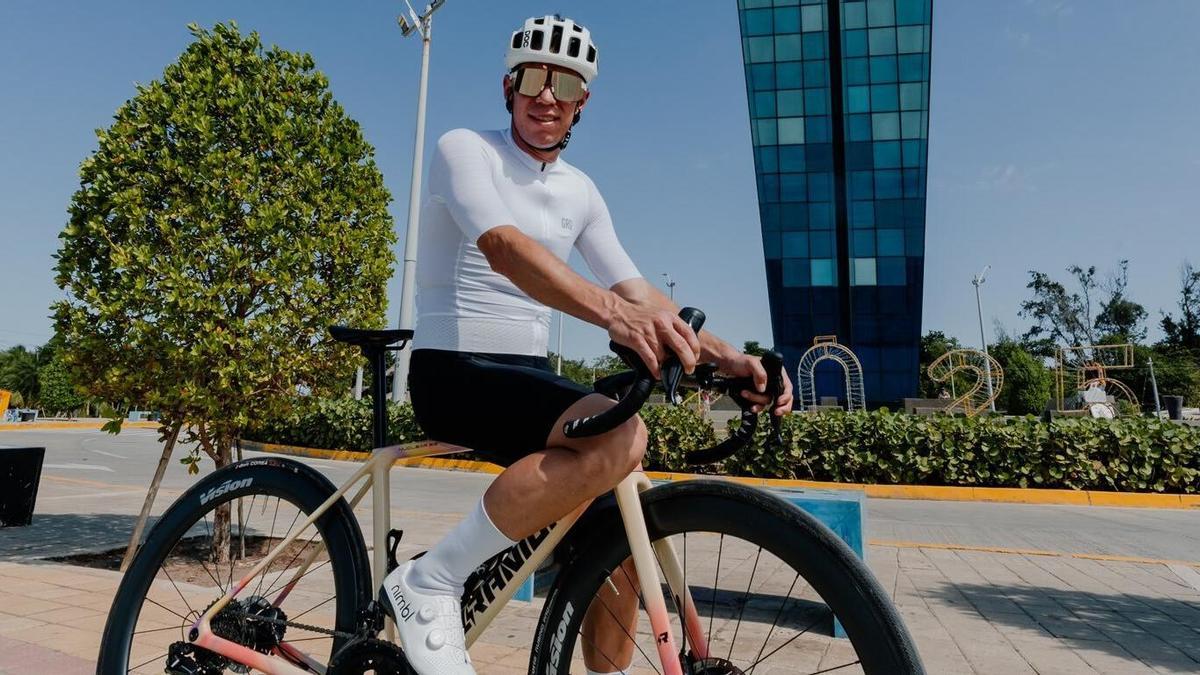 Rigoberto Urán recorriendo Barranquilla.