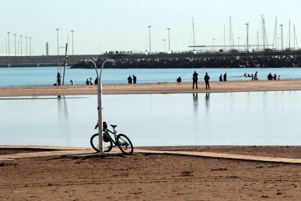 Una albufera en la playa de Las Arenas