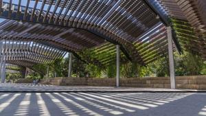 Pèrgola fotovoltaica de la Ronda de Dalt, al passeig de la Vall dHebron