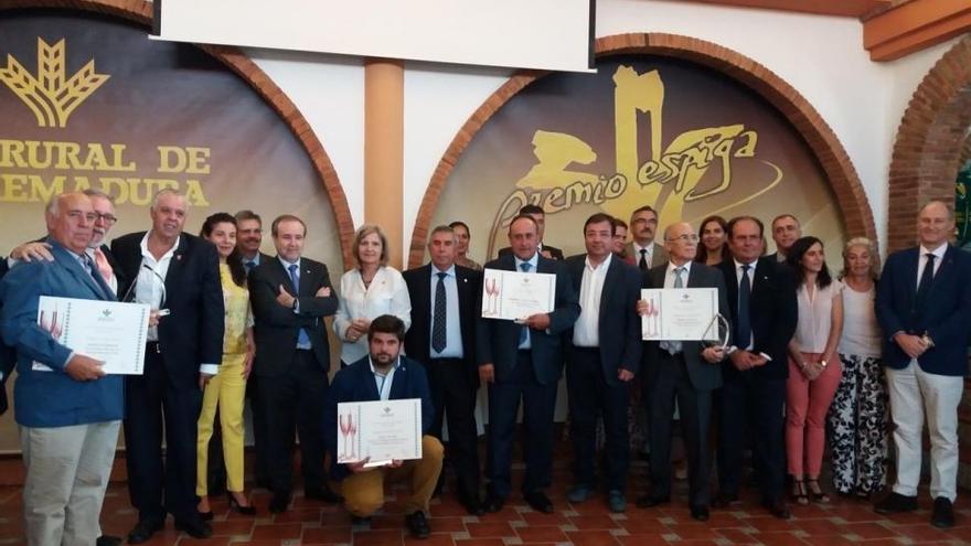 Industrias Cárnicas Villar y Privilegio de Romale, premios Espiga al Jamón y al Cava de Caja Rural de Extremadura