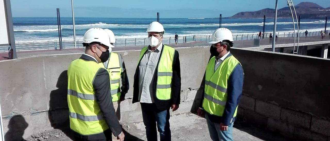 Hidalgo y Doreste visitan las obras de la biblioteca Josefina de la Torre