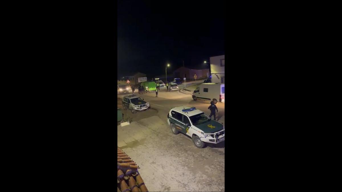 Vehículos se saltan un control de la Guardia Civil para acceder a una rave ilegal en el límite entre Murcia y Albacete