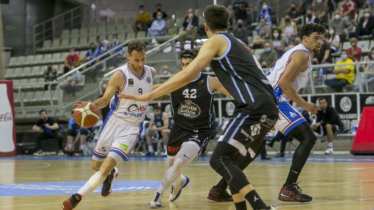 El HLA vence al líder y presenta su candidatura para al "play-off" por la ACB