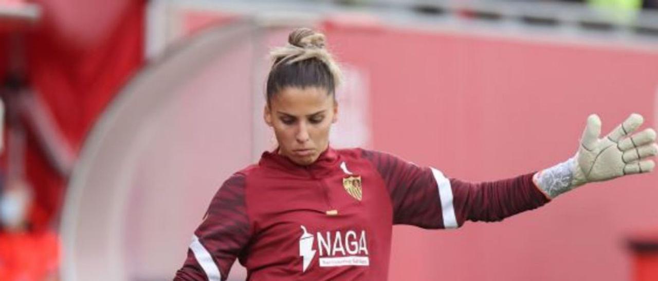 Noelia Ramos, con el uniforme del Sevilla, en un partido de la temporada 21/22. | |