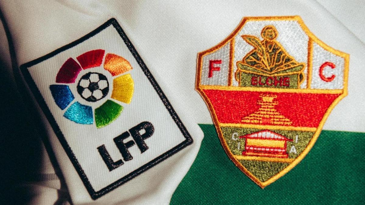 Detalle de la camiseta del Elche para la jornada retro de LaLiga.