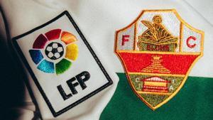 Detalle de la camiseta del Elche para la jornada retro de LaLiga.
