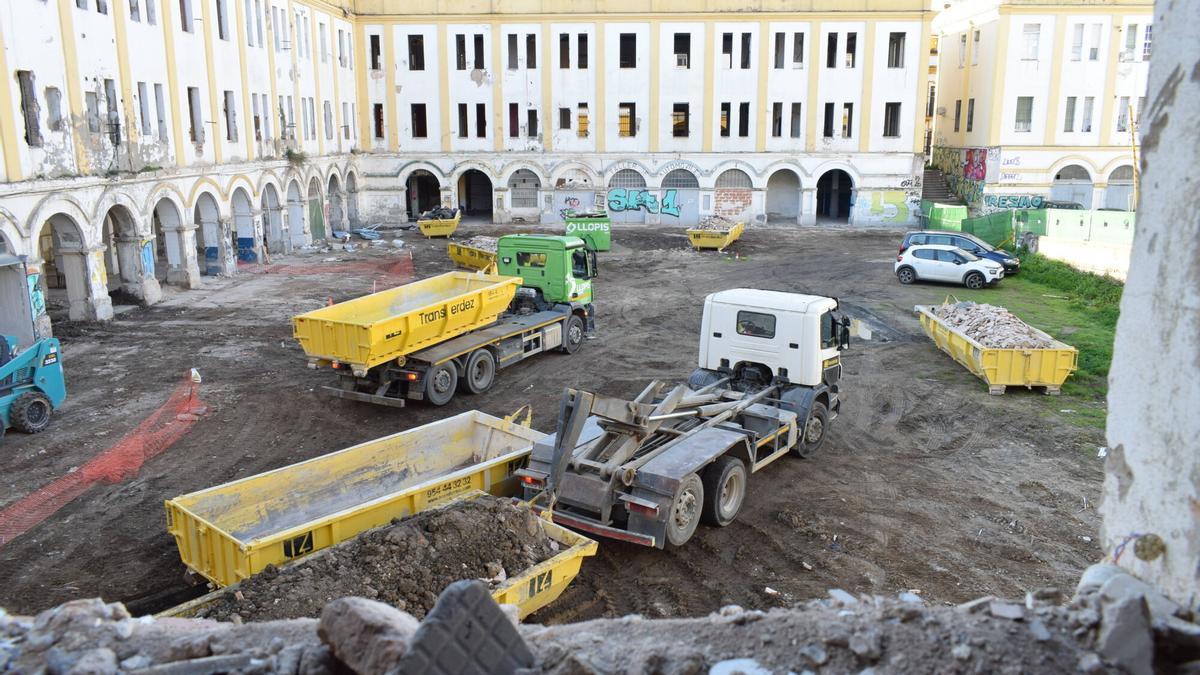 VÍDEO | Estruendos y temblores en las viviendas del Edificio Pinillos