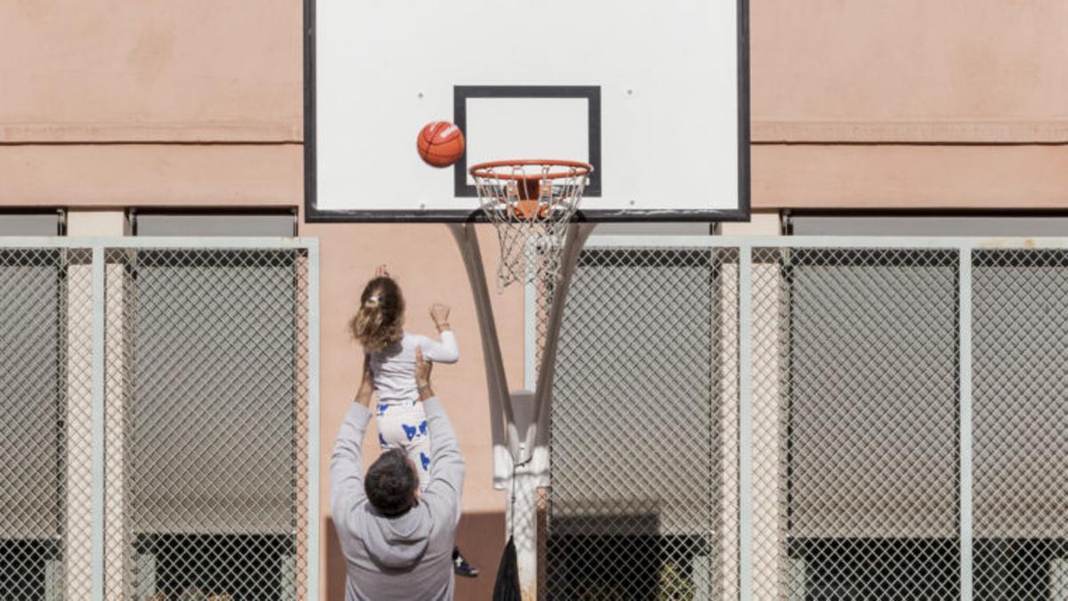 16 patis d’escoles públiques obriran durant l’estiu com a nou espai social