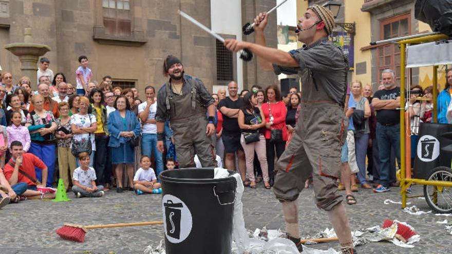 El espíritu circense se adueña de las calles de Vegueta con &#039;Stronger&#039;