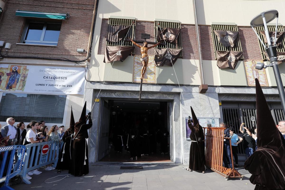 El Cristo de la Fe, a la salida de la procesión de este Sábado Santo en Murcia.