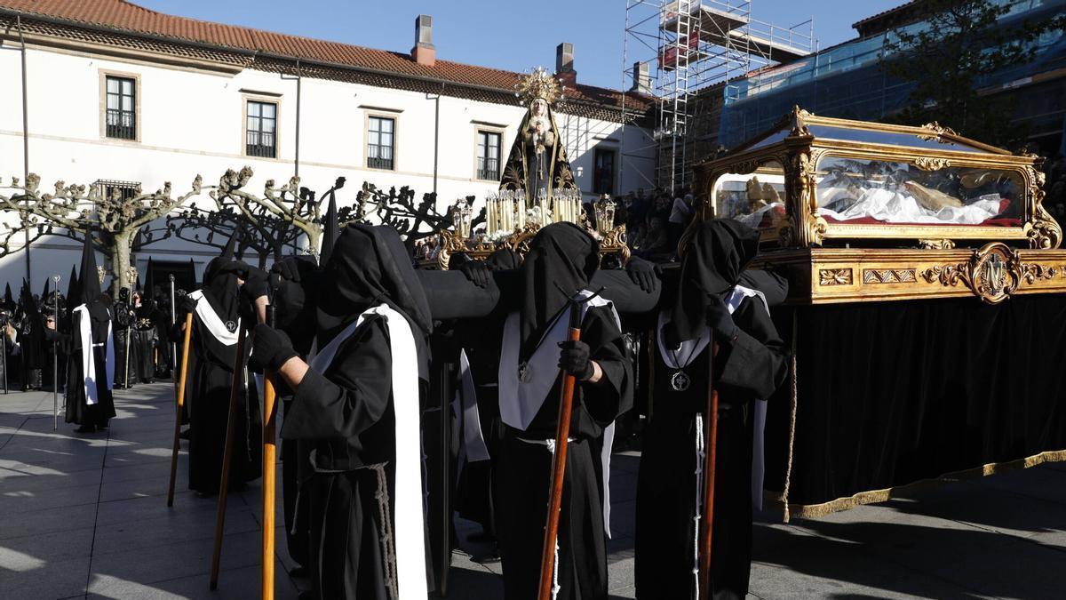 VÍDEO: Así fue el Santo Entierro de Avilés