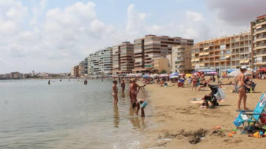 Costas incluye doce edificios del Acequión de Torrevieja en zona de servidumbre