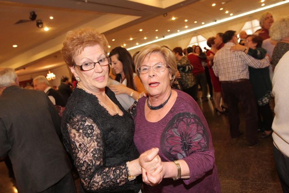 Almuerzo y baile por el Día de los Enamorados en el Club de Mayores de Cartagena