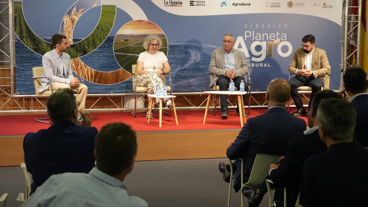 De izquierda a derecha, Alejandro Bermúdez, María Ángeles Gómez, Lorenzo Rivera y Rafael Montes en la mesa de expertos del evento Circuito "Planeta Agro".