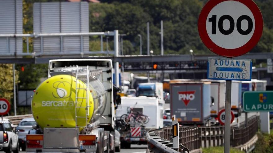 Retenciones en la frontera de Irún a causa de los controles policiales previos al G7.