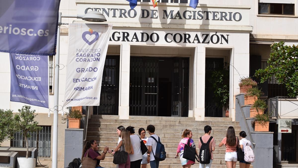 Fachada del centro de Magisterio Sagrado Corazón