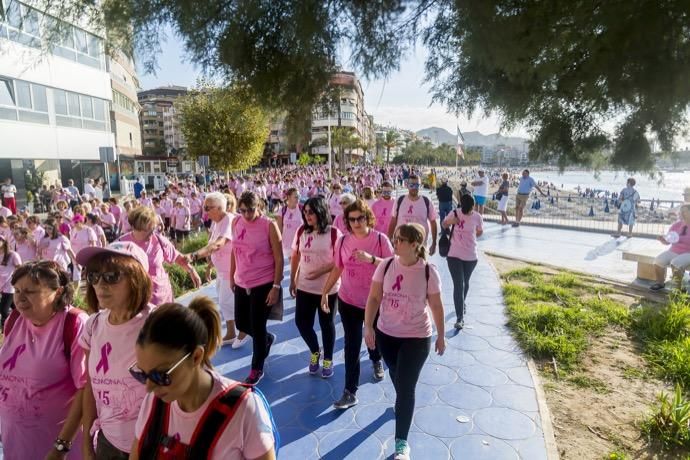 Marcha contra en cáncer de mama en Benidorm