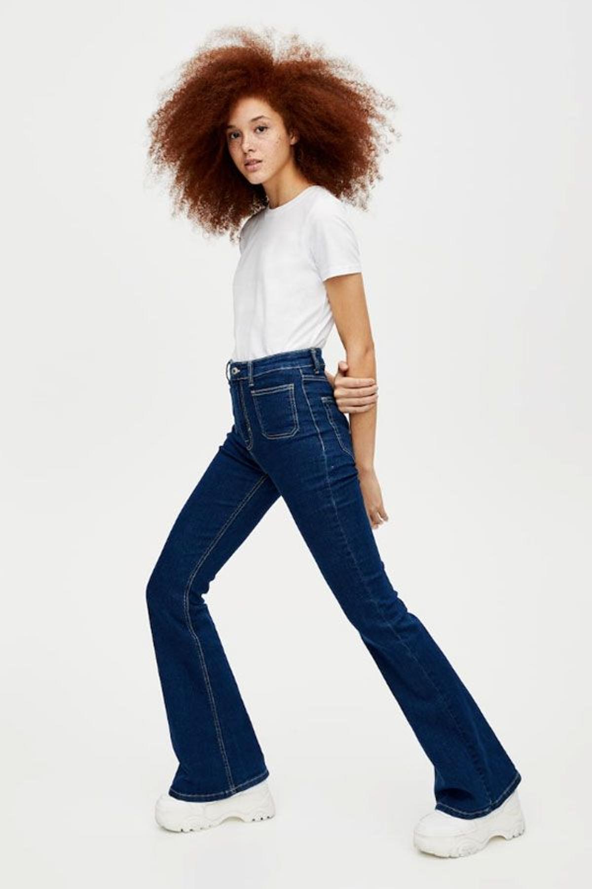 Los jeans de tiro alto y campana de Pull&amp;Bear