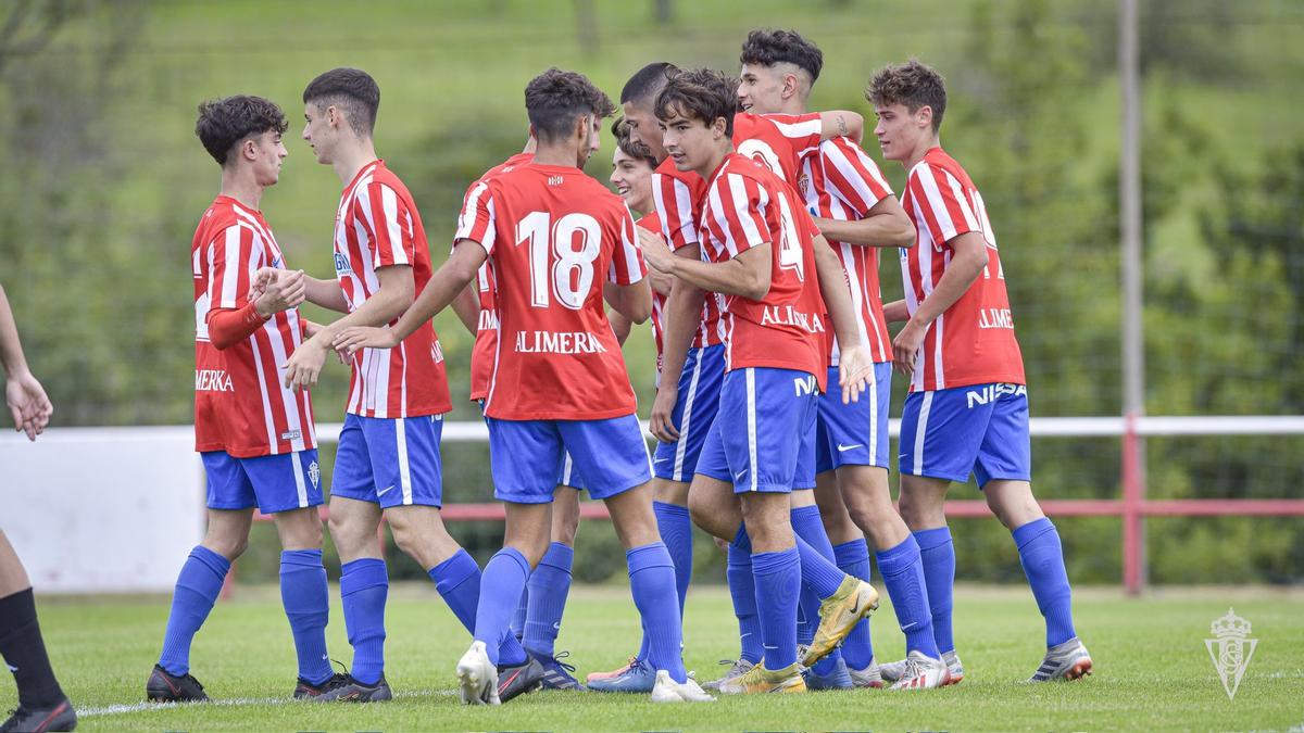 Jugadores del Juvenil A del Sporting en un partido anterior