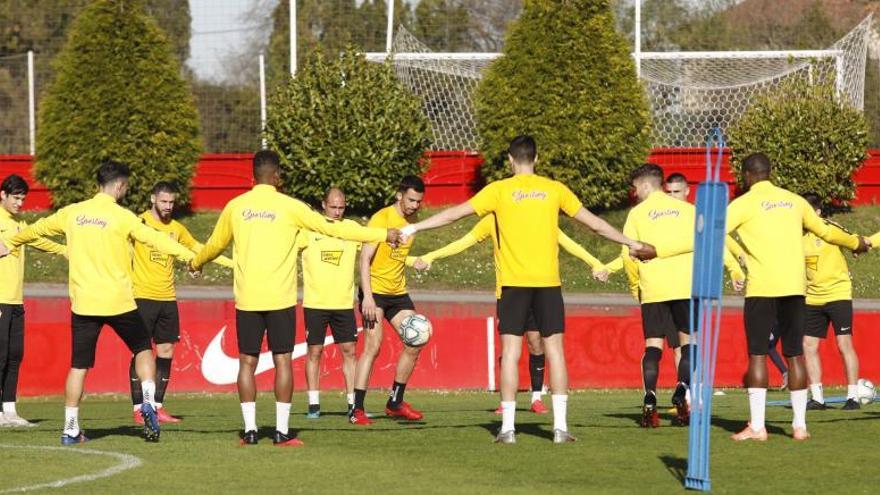 Los jugadores del Sporting, en Mareo.