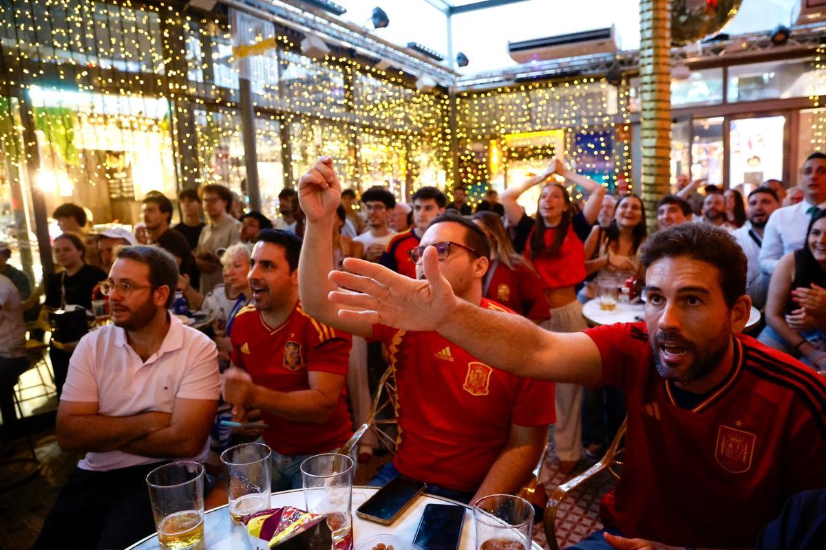 El ambiente del España-Portugal en Córdoba, en imágenes
