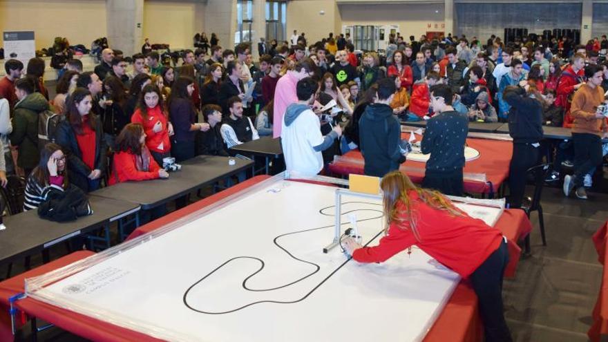 Cuatrocientos participantes en el Concurso de Robótica del Campus de Alcoy