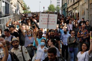 Ataques contra dos centros de vacunación en Francia