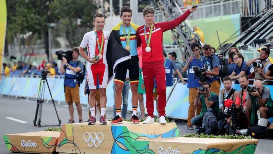 De izquierda a derecha: Majka, Van Avermaet y Fuglsang ocupan el podio.