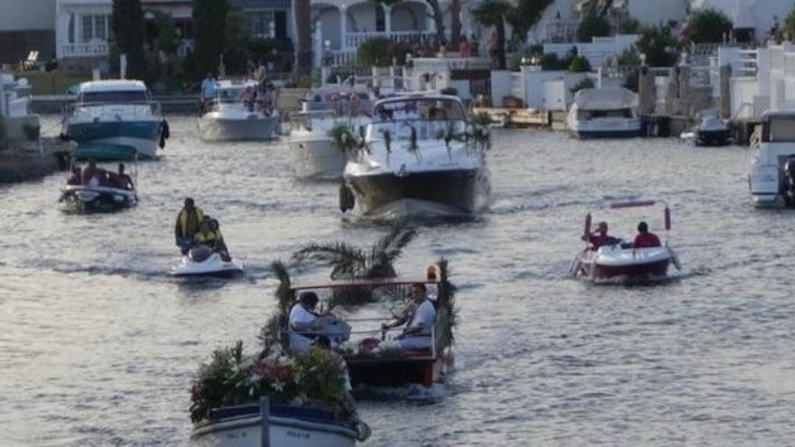 La processó marinera pels canals.