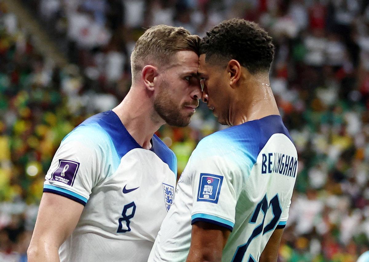 Henderson y Bellingham celebran el 1-0, obra del primero tras asistencia de su compañeros.