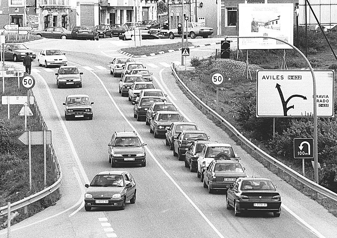 Año 1998: Retenciones de tráfico en Soto del Barco, apodado "El semáforo del Cantábrico", porque obligaba a parar a todos los coches