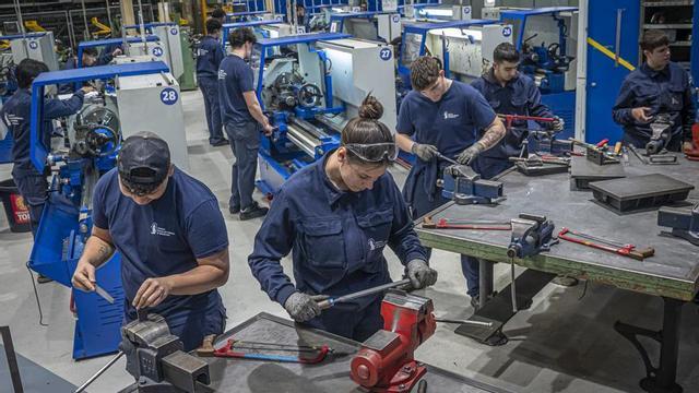 Alumnat de fabricació mecànica en un institut d’FP de Barcelona.