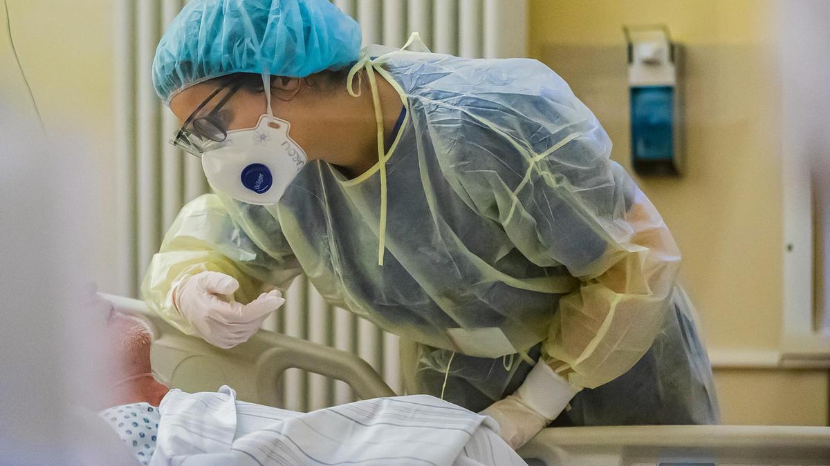 Imagen de archivo de un paciente hospitalizado por covid en Berlín.