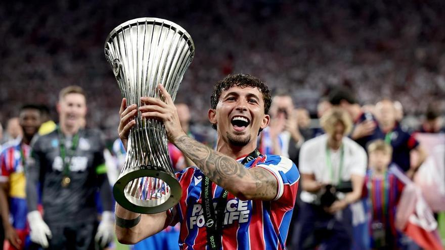 El Crystal Palace, con el grancanario Yeremi Pino, le rompe el corazón al Rayo en la final de la Conference