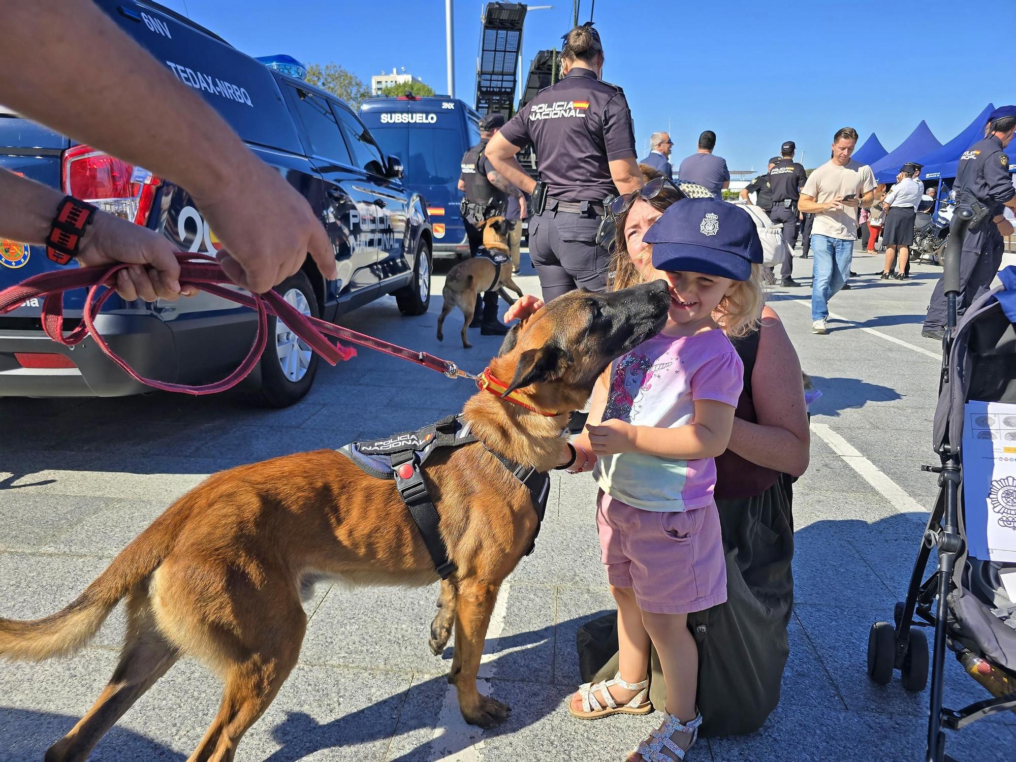 Vigo inaugura con la "Exposición de Medios" las celebraciones del Día de la Policía Nacional