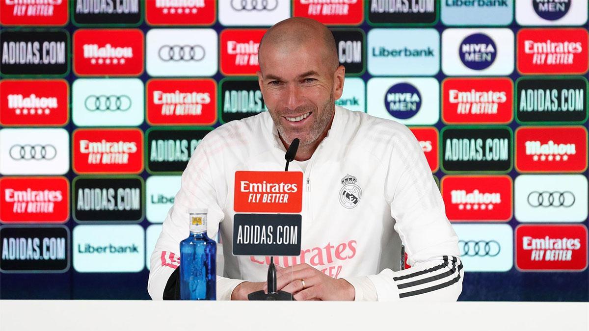 Zidane, contundente sobre la pregunta por Alaba y Sergio Ramos