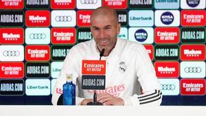 Zidane, contundente sobre la pregunta por Alaba y Sergio Ramos