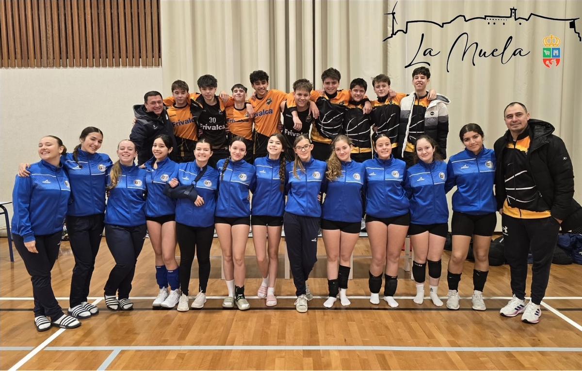 Las jugadoras del Eolo's y los jugadores del Frivalca se encontraron en Zaragoza