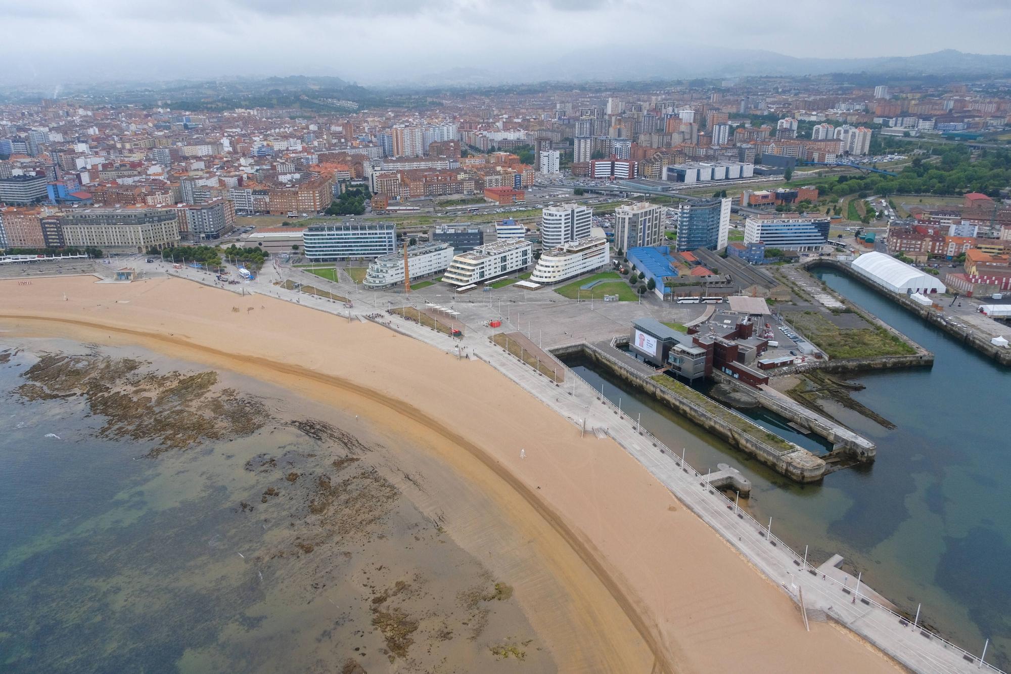 Las impresionantes imágenes de Gijón desde el aire: de San Lorenzo a la Laboral, pasando por El Molinón