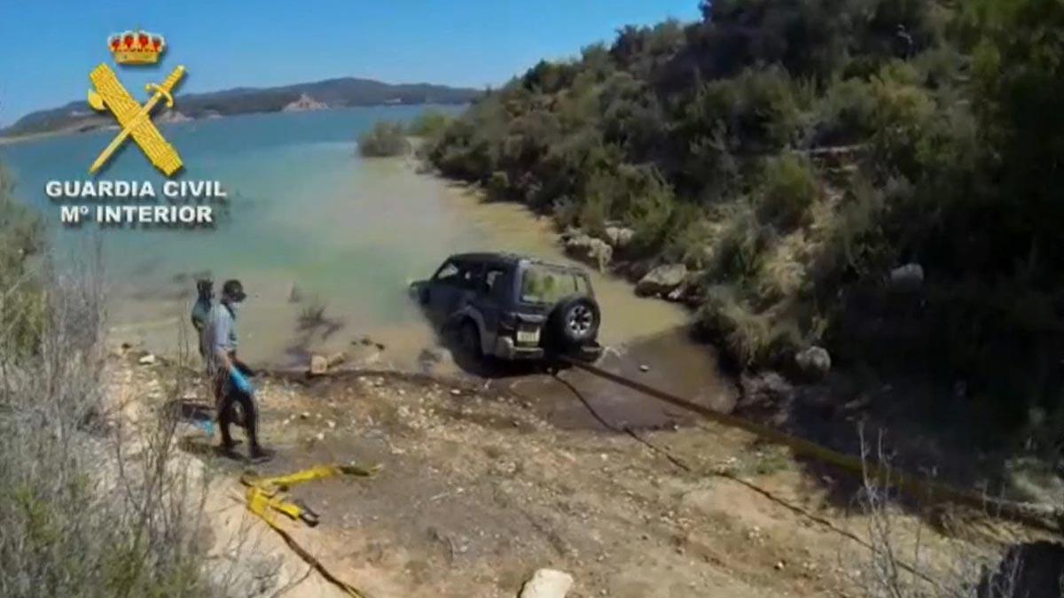 Localizado el cadáver de un hombre en un coche sumergido en el pantano de Civán (Zaragoza).