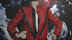 La jaqueta que va usar Michael Jackson en el videoclip de ’Thriller’ ha estat venuda per més d’un milió d’euros.
