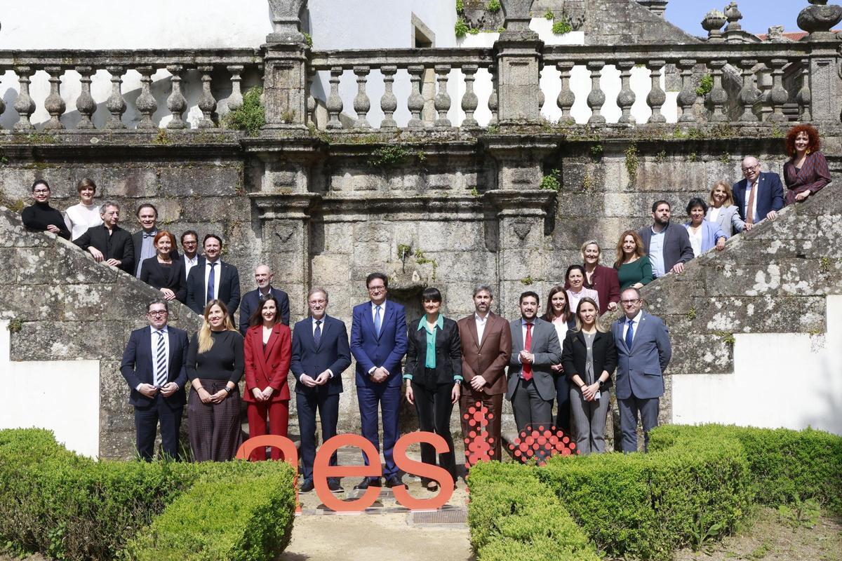 Imagen de familia tras la presentación del Comité Asesor, esta mañana, en el Pazo de Mariñán.