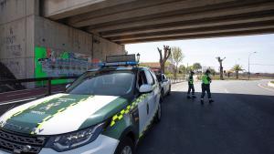 GRAF6180. MOTRIL (GRANADA), 05/04/2020.- La Guardia Civil hace un control hoy Motril, durante el vigésimo segundo día del estado de alarma decretado en todo el país para frenar la propagación del coronavirus. EFE/Paquet