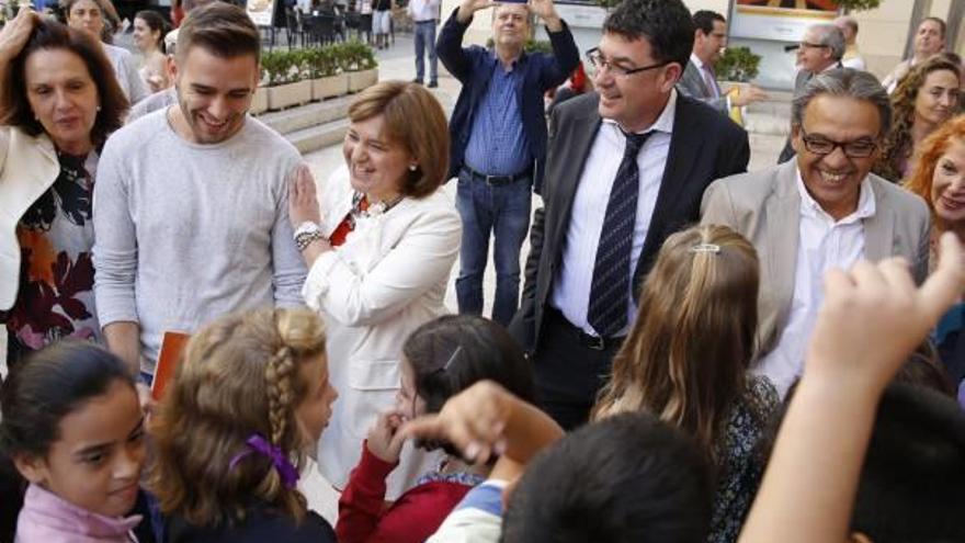 Bonig y Morera con los síndics de Compromís y PSPV, Fran Ferri y Manolo Mata, en un acto ante las Corts Valencianes.