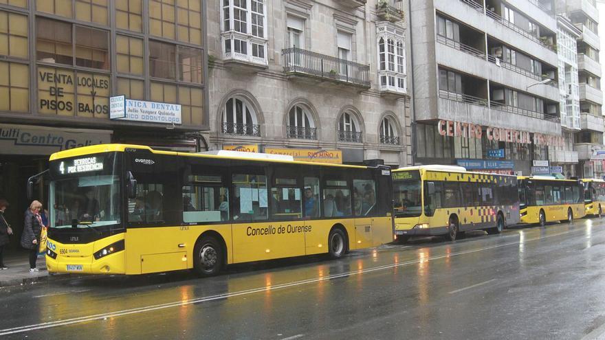 Usuarios “tirados” en las paradas, averías y mala accesibilidad en los nuevos buses