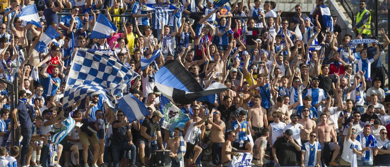 Imagen de la Grada de Animación del Rico Pérez durante el partido de hace dos semanas contra el Logroñés.