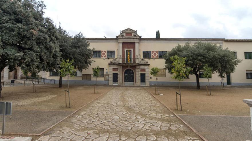 La plaça Ramon Muntaner de Figueres en una imatge d&#039;arxiu